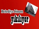 Belediye binas yklyor!