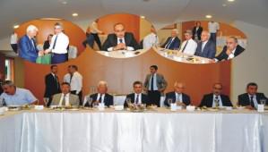 Vali Yardmclarna veda yemei