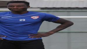 Uzun boyuyla dikkat ekti