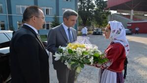 VAL BARU, YEN MDR ZYARET ETT