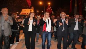 zcan'dan hem kutlama hem davet