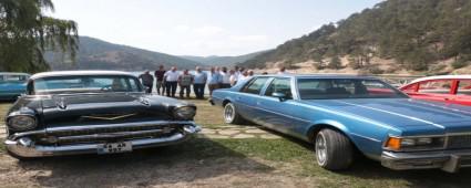 Klasik otomobil tutkunlar Snnet Gl'nde bulutu