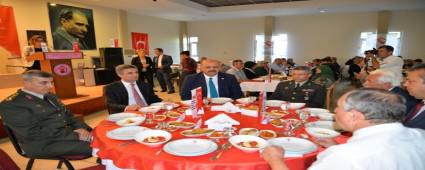 "SZLERE OLAN BORCUMUZU DEYEMEYZ"