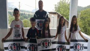 Siyah-beyaz bayram sprizi