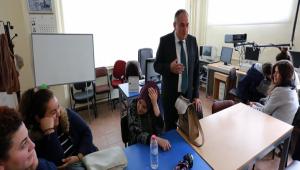 Bakan Ylmaz'dan, bilgisayar kursu kursiyerlerine ziyaret