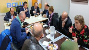 Bakan Ylmaz AK Parti Bolu tekilatyla kahvaltda bir araya geldi