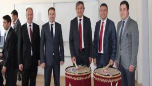 MEHTERAN TAKIMINI KURUYORLAR