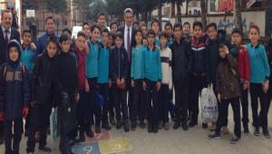 VAL BARU OKUL ZYARETLERNE DEVAM EDYOR