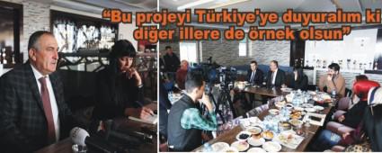 Bakan Ylmaz gazetecilerle bir araya geldi