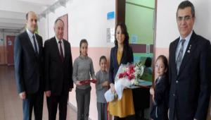 OKUYANA YARDIM EL UZATIYORLAR