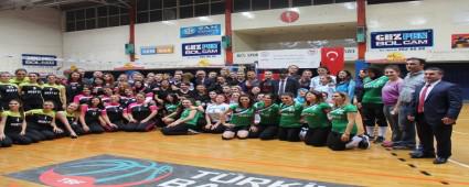 Hemireler voleybolda kapacak