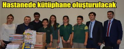 Minikler hastanede kitap okuyarak moral depolayacak