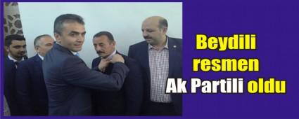 Beydili Ak Parti rozetini takt