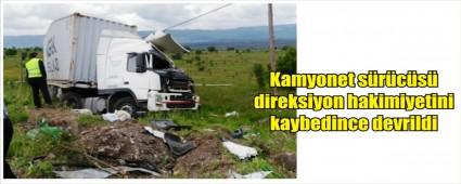 Gerede'de kamyonet devrildi