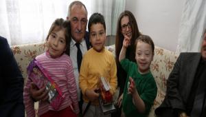 Yetim zler ile annelerine destek