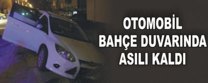 OTOMOBL BAHE DUVARINDA ASILI KALDI