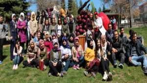 SEBEN HZANLI RENCLER KONUK ETT