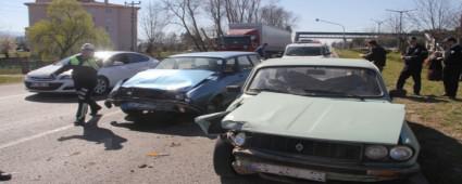 BOLU'DA TRAFK KAZASI: 3 YARALI
