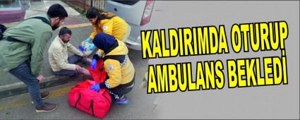 KALDIRIMDA OTURUP AMBULANS BEKLED