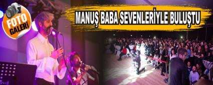 Manu Baba sevenleriyle bulutu