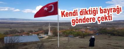 Kendi diktii bayra gndere ekti