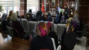 Yeniaal kadnlardan Bakan'a ziyaret