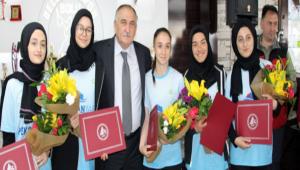 REKOR KATILIMLA AMPYONA TAMAMLANDI