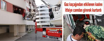 Gaz kaandan etkilenen kadn itfaiye camdan girerek kurtard