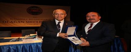    Turhan Bulut'a plaket