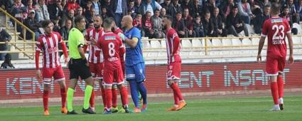 BOLU'DA HAKEM FACASI