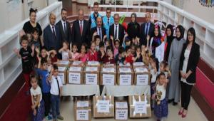 Minik eller yardm ediyor