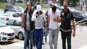 Esrar ve hint keneviri ile yakalanmlard