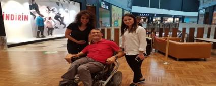 HEY! BZ DE BURADAYIZ DED. DLERN GEREKLETRD!