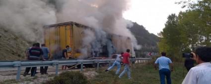 ALEV ALEV YANAN TIR VATANDALAR TARAFINDAN SNDRLD