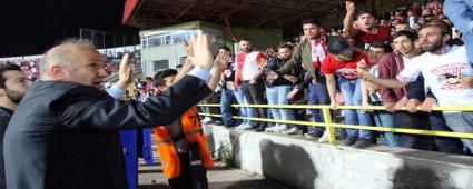 Bakan ark taraftarn tepkisini hakl buldu