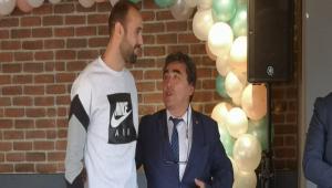 MT KURT, PLAKET TRENNE KATILDI