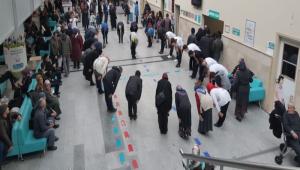 Hastalar Sra Beklerken Fizyoterapist Eliinde Spor Yapyor