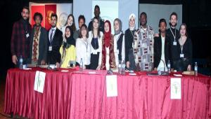 ULUSLARARASI RENCLERN RENKL BULUMASI