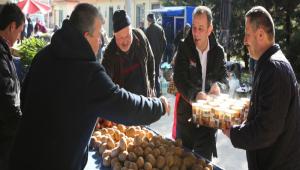 BAKAN ZCAN\'DAN PAZAR ESNAFINA SICAK ORBA KRAMI