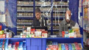 Hem mterisini hem kendisini koruyor