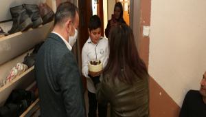 Bakan zcan\'dan 23 Nisan doumlu iki ocua doum gn srprizi