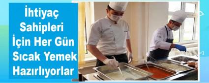 htiya Sahipleri in Her Gn Scak Yemek Hazrlyorlar