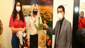 Karantina sresi dolan vatandalara fidan hediye edildi