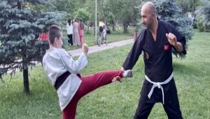 BABA OUL KARATE ve WNG TA YAPARAK RNEK OLUYOR