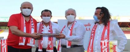 DEV SPONSORLUK N MZALAR ATILDI