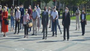 CHP 97. YILINI ATATRK ANITINA ELENK BIRAKARAK KUTLADI