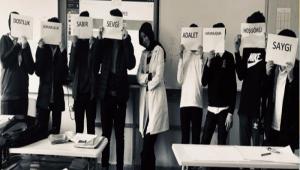 TURZM LSES YEN ETM RETM YILINA DLLERLE GRD