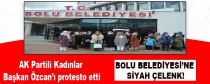 AK Partili Kadnlar Bakan zcan\' protesto etti