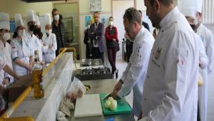 TURZM OTELCLKTE OSMANLI MUTFAI ATLYE ALIMALARI VE KONFERANS