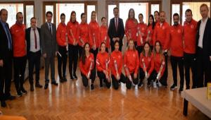 VAL MT, BAYAN GRE MLL TAKIMINI ZYARET ETT